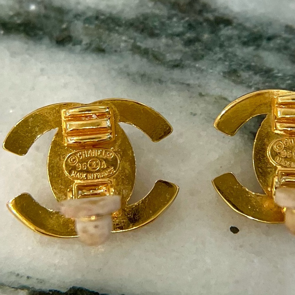 Chanel - Picture 5 of 9